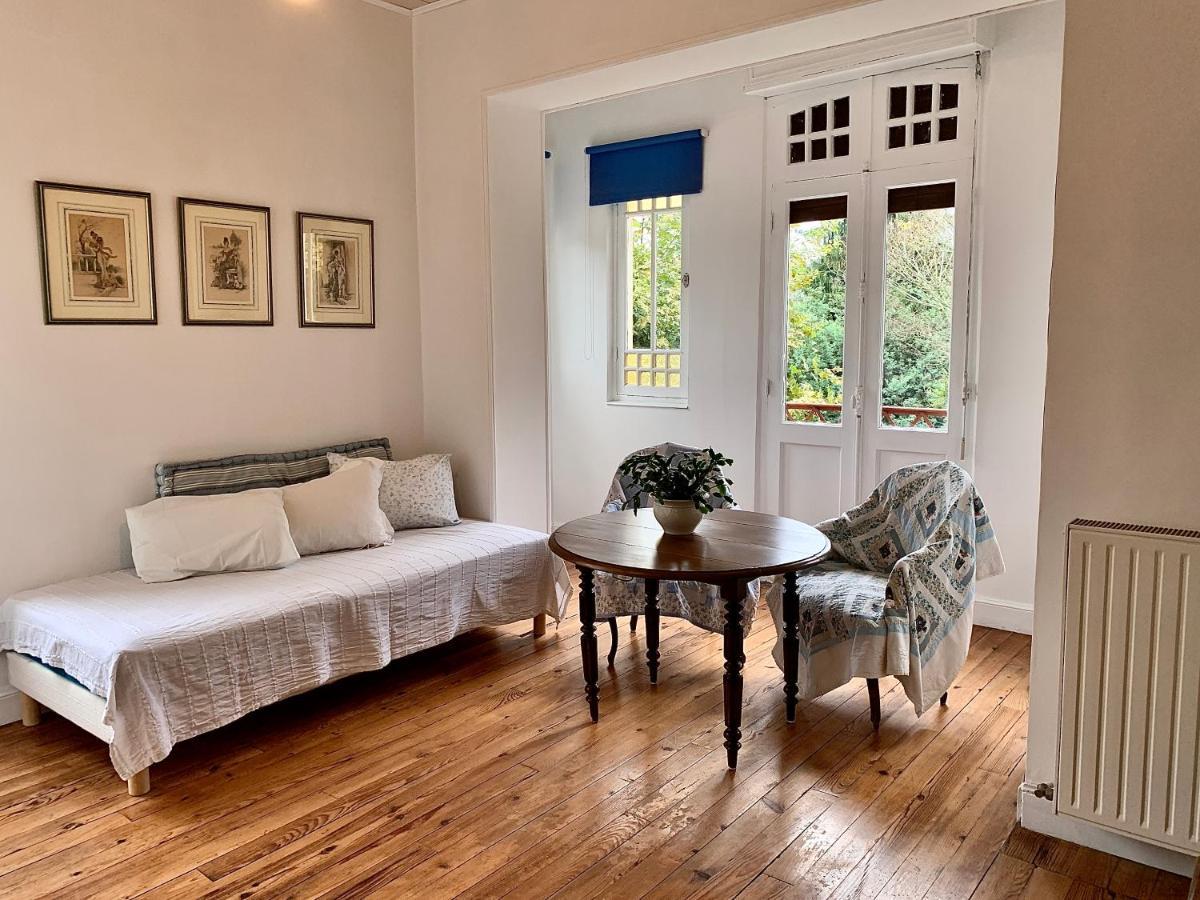 Le Bearn Sous Les Toits Bed & Breakfast Nay  ภายนอก รูปภาพ